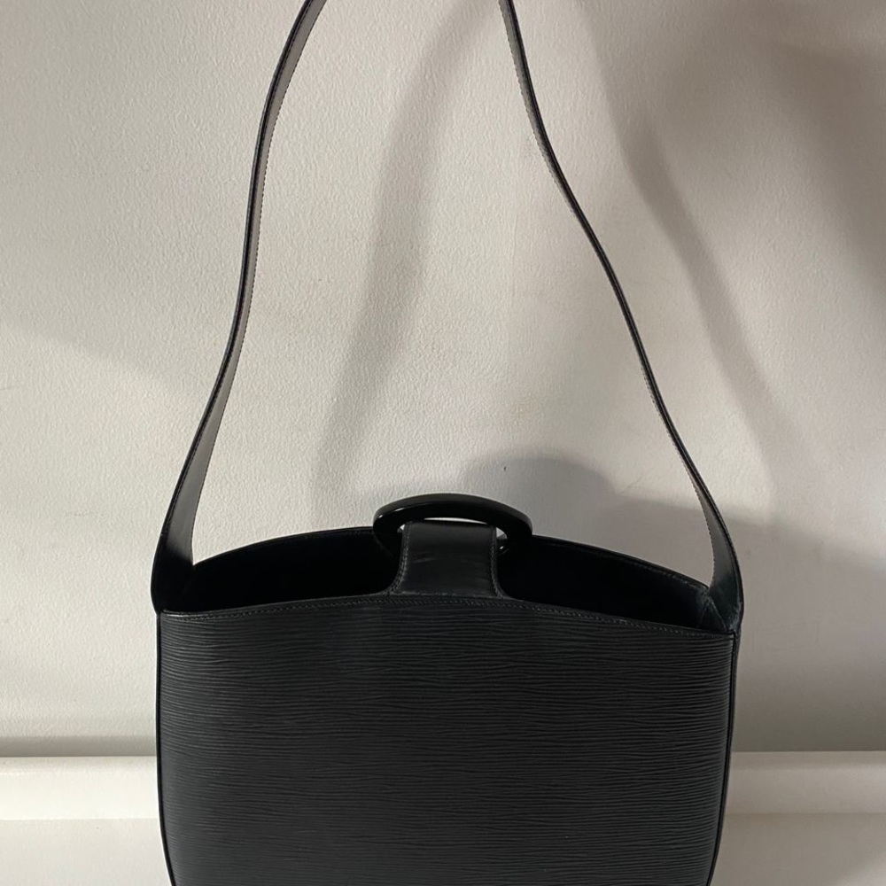 Louis Vuitton Reverie Leather Bag - Picture 5 of 16